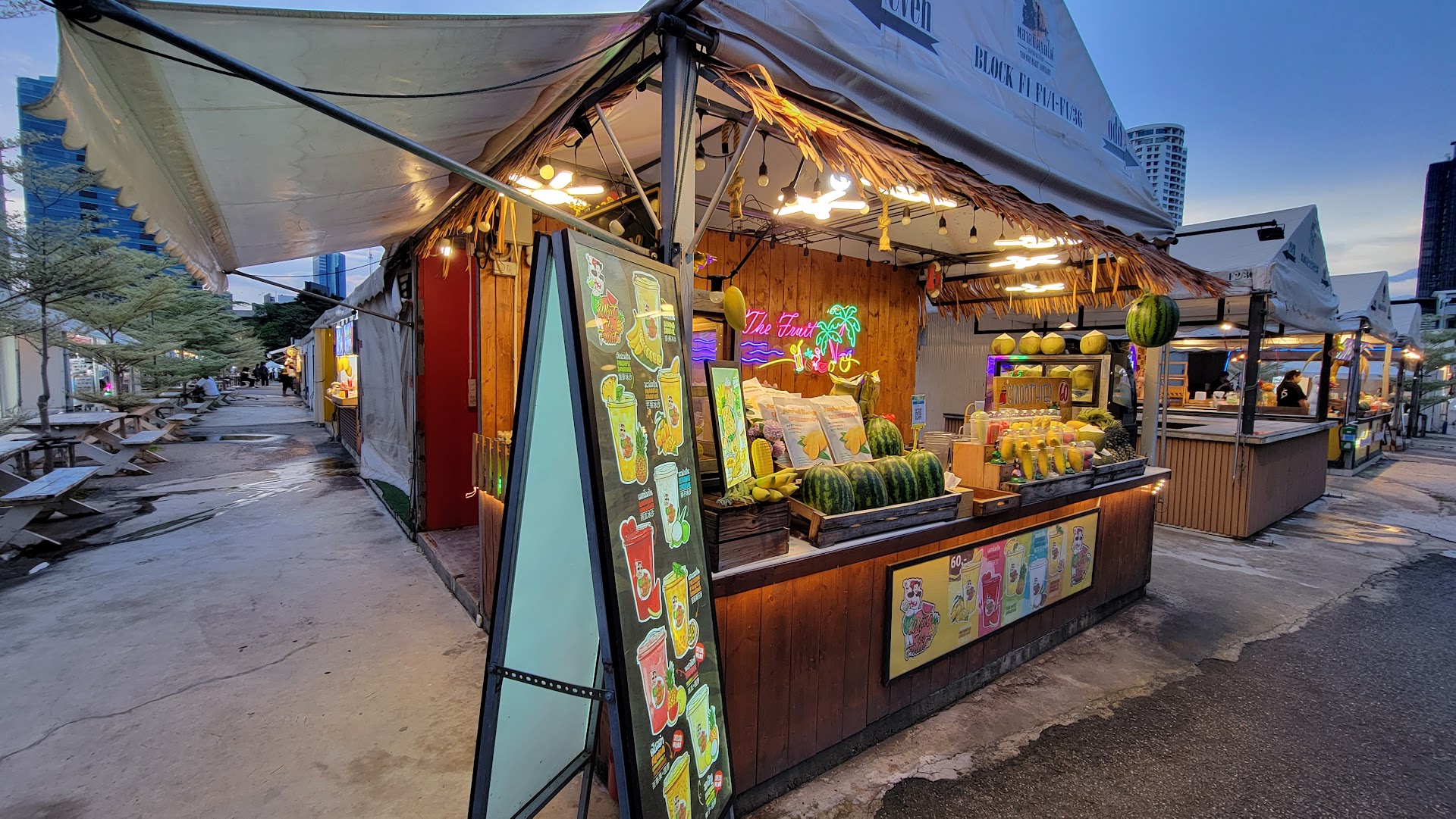 Os 5 mercados noturnos de Bangkok que ninguém te conta — e o que comer em cada um