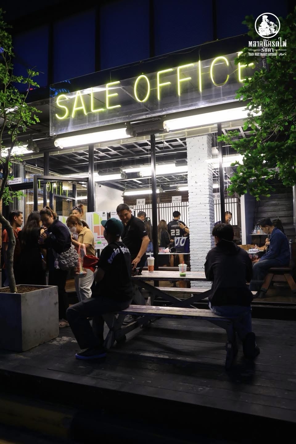Os 5 mercados noturnos de Bangkok que ninguém te conta — e o que comer em cada um