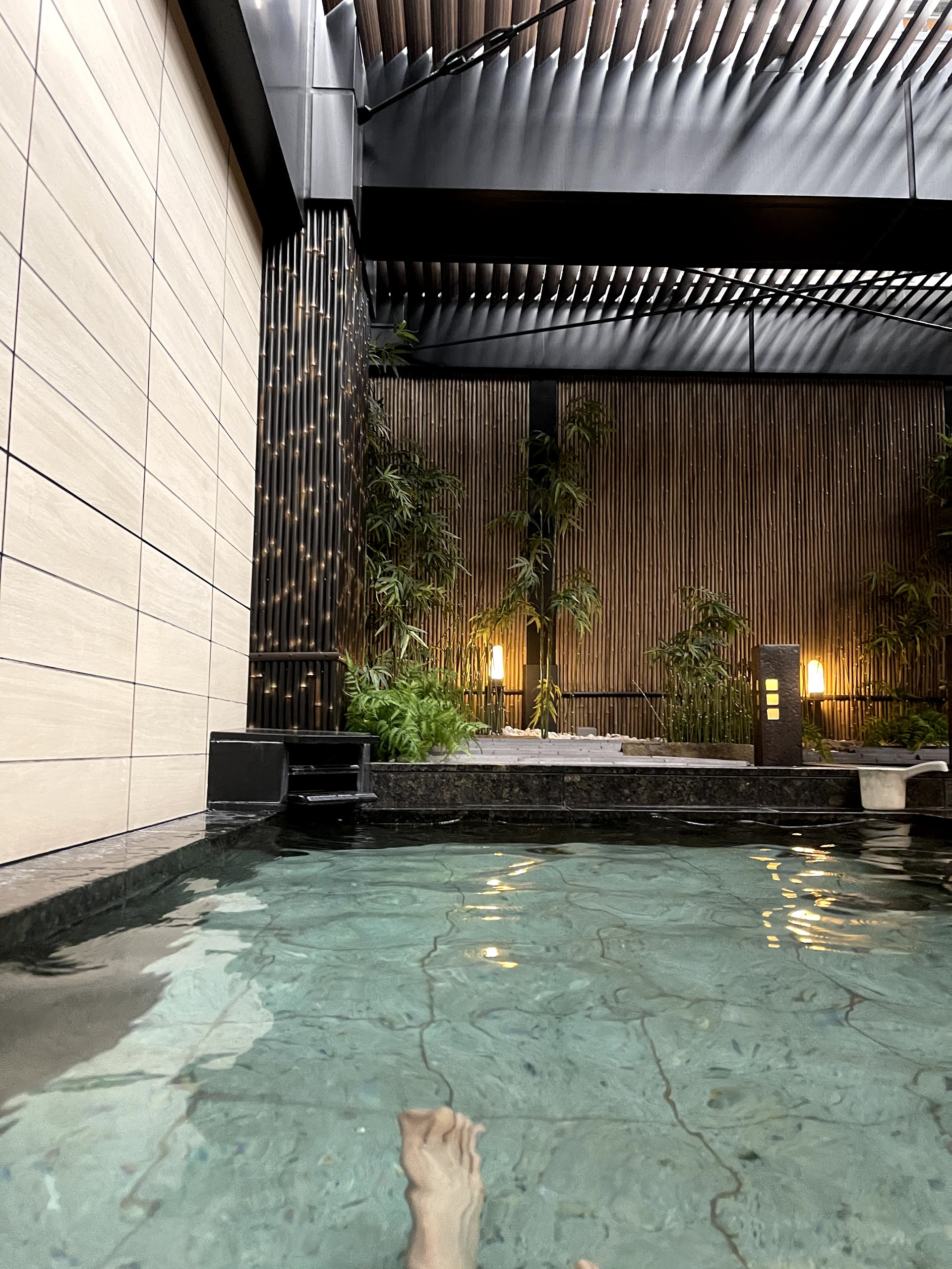 BANDE HOTEL TEMPOZAN