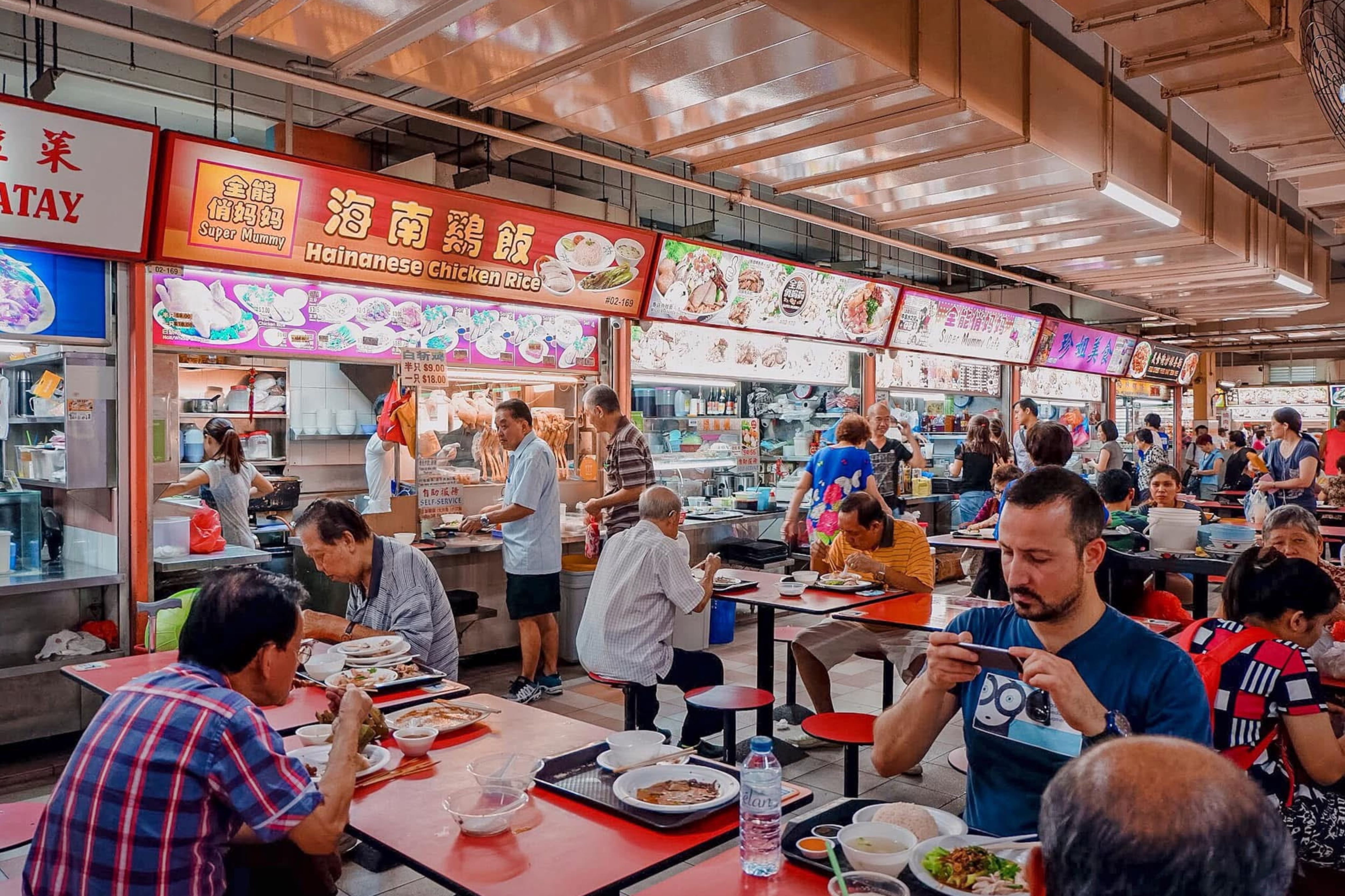 Singapura tem os melhores food courts do mundo — e ninguém te conta por quê
