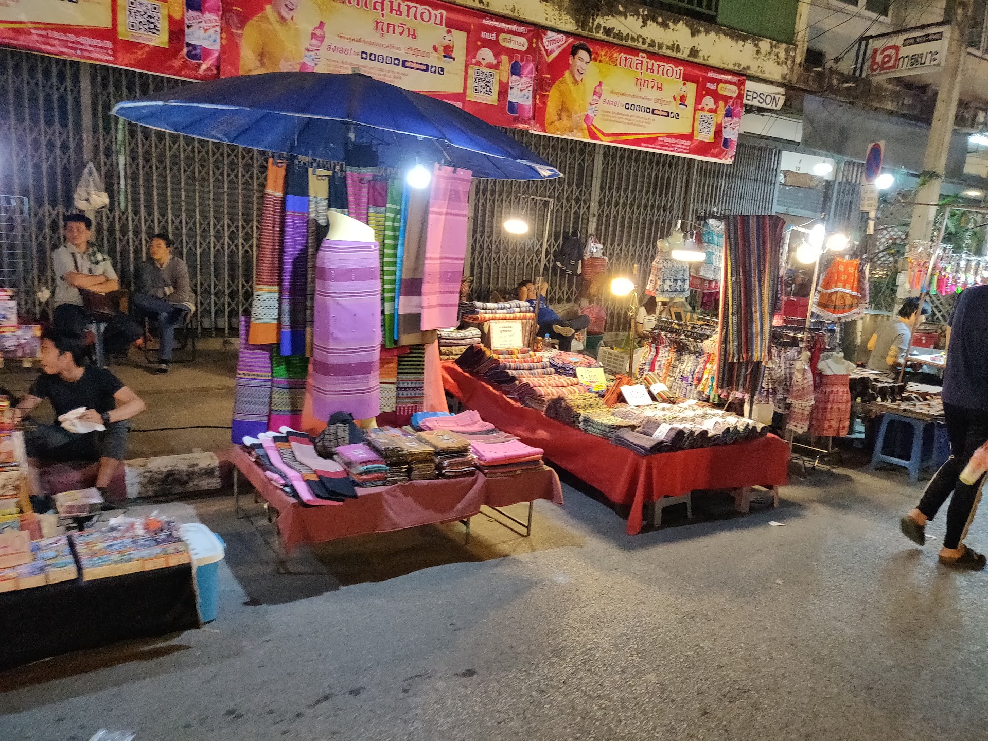O que ninguém te conta sobre os mercados noturnos de Chiang Mai 🌙