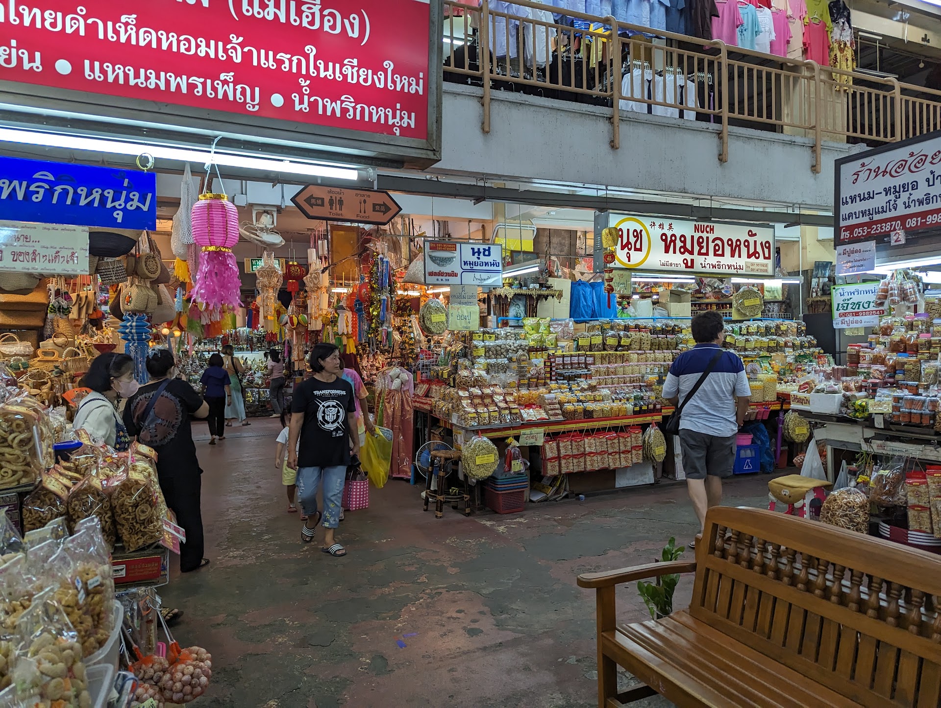 O que ninguém te conta sobre os mercados noturnos de Chiang Mai 🌙