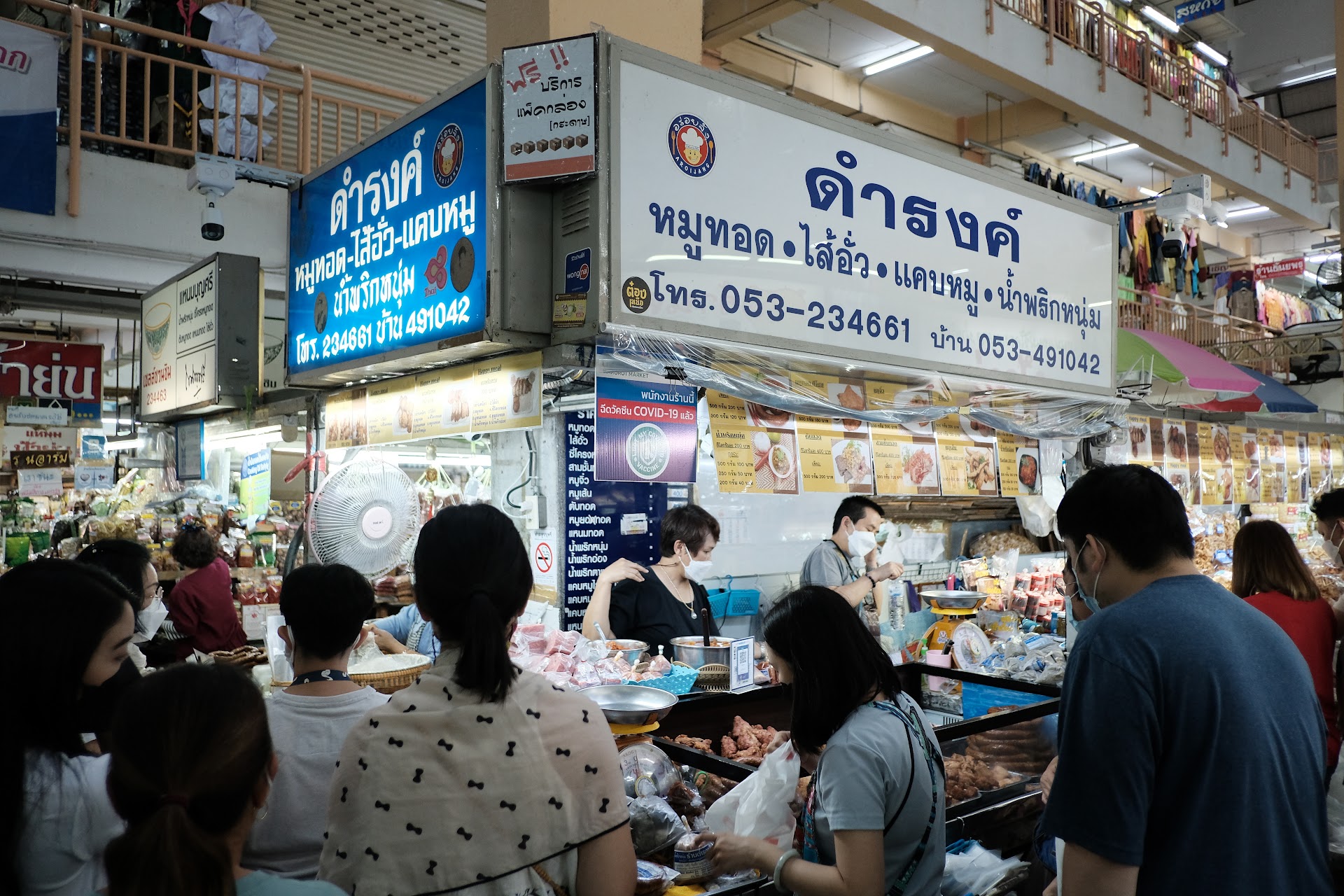 Chiang Mai à Noite: 7 Pratos de Rua que Ninguém Conta Antes de Você Ir